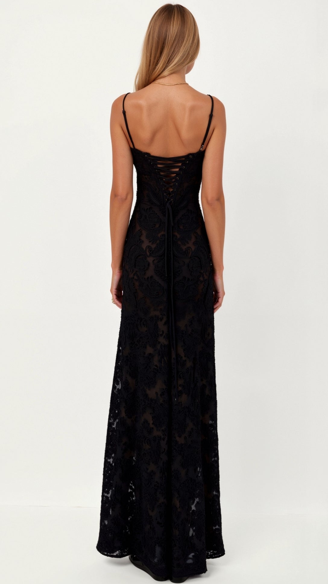 Lace Maxi Dress with Sweetheart Neckline – Arabelle