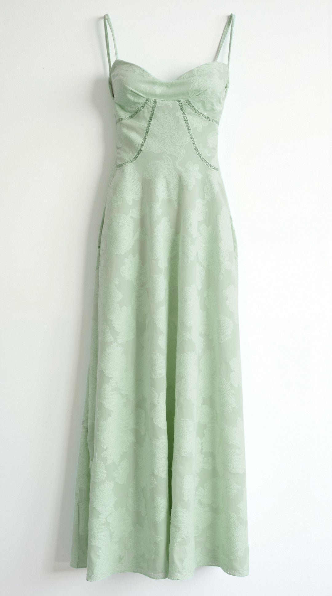 Lace Maxi Dress with Sweetheart Neckline – Arabelle
